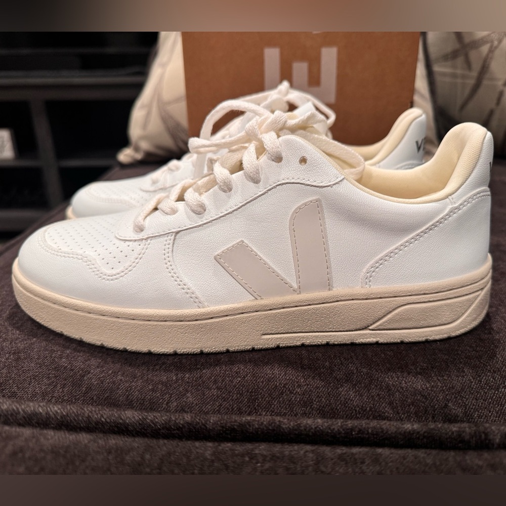 Veja V10 white shoes